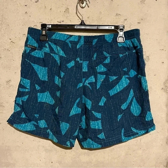 Columbia Women's Medium Blue Geometric Nylon Shorts Pull On Zippered Pocket - Picture 3 of 10